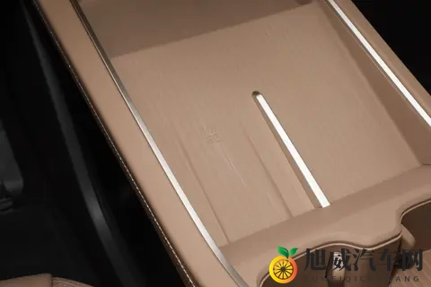 【网通社快报】智己LS9大六座增程SUV开启预售，权益价3369万元起-1