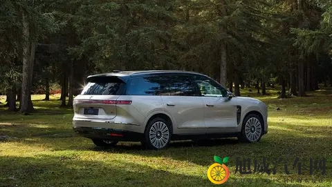 将界2精彩片段：汽车未来科技揭秘：自动驾驶、新能源、新风尚来袭-2