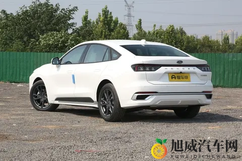 预算15万买合资B级车，蒙迪欧是实力派，还是性价比之选？-3