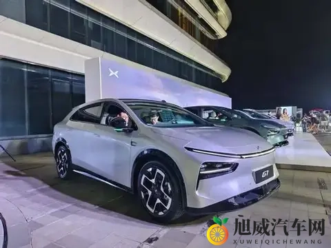 香蕉插入蜜桃：香蕉与蜜桃亲密接触瞬间-2