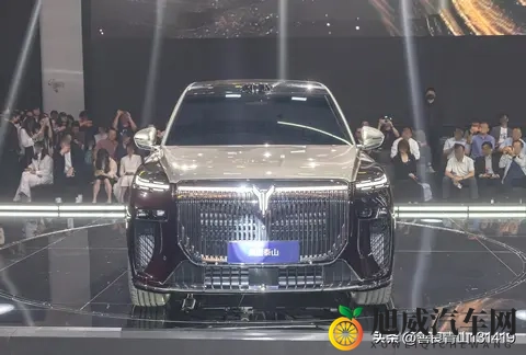 六座SUV第三排太挤？3120mm轴距神车让180cm壮汉秒变葛优躺-2