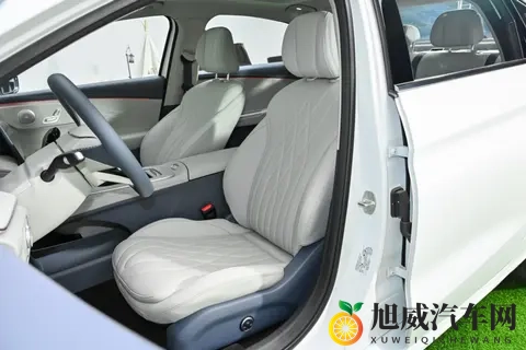 10万级家轿太卷了！风云A8L对决秦L DM-i，谁更能拿捏年轻人？-3