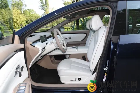 大六座 SUV 变天了？智己 LS9 上市，满配才是真爱-1