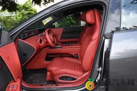 我发现它真懂年轻人：颜值、智能、舒适全在线，这款中型车咋样-1