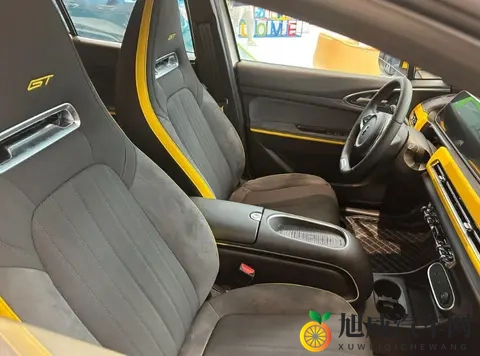 承认吧！一体式运动座椅其实一点都不舒服-1