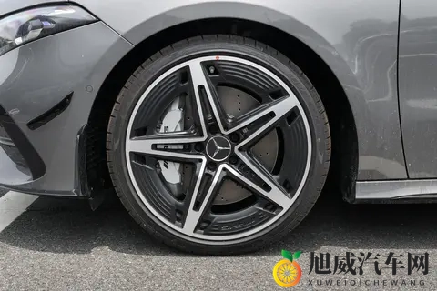 奔驰A35L AMG居然是台能拉娃的性能车？-3