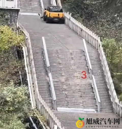 奇瑞天门山翻车！豪言挑战路虎，结果撞毁护栏深夜道歉-3