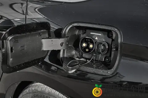 10万级家轿太卷了！风云A8L对决秦L DM-i，谁更能拿捏年轻人？-2