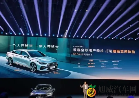 吉利掀桌!688万B级电混轿车配146寸大屏,一箱油跑1700公里-3