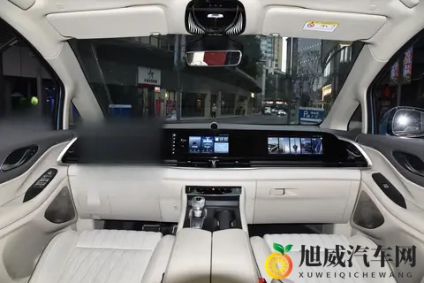 华为乾崑 ADS 4 ,350km 纯电续航,试驾26款岚图梦想家-2