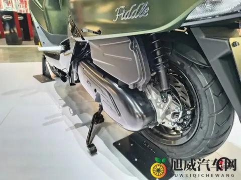 全LED灯组+双通道ABS,2026款三阳SYM Fiddle125复古踏板亮相米兰-1