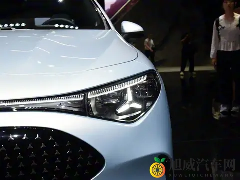 男人和女人在床的app：智能驾驶技术革新，出行安全更便捷-2