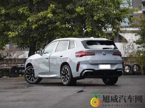 宝马这款中型SUV不足40万，轴距看齐X5配曜夜运动套件，搭载20T-1