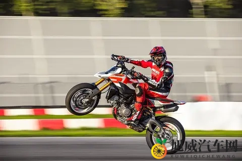 全新杜卡迪Hypermotard V2发布-3