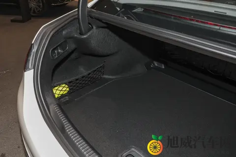 奔驰 C 级 2025 款实测：豪华感拉满，但这些短板得认清-2