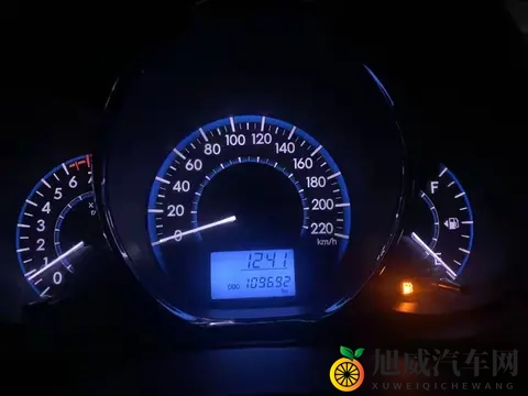 汽车还剩多少油时去加油最合适?记住这个标志,及时加油!-1