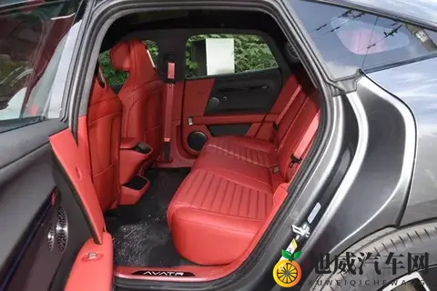 预算 20 万左右买什么车最值？年轻车主选择了阿维塔 06，理由很实际-3