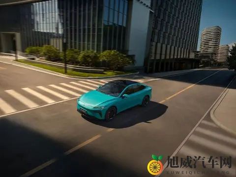 【上市】东风奕派eπ007+ 智美超能轿跑1399万起解锁-1