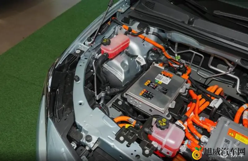 丰满少妇被猛烈进入乡野村妇：速度与激情：揭秘豪车四大魅力，驾驭盛宴等你来挑战-2