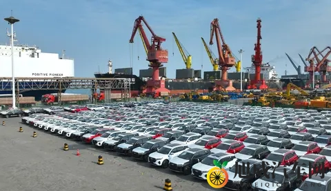 911黑料：揭秘：保时捷911技术革新背后的秘密，性能大提升！-2