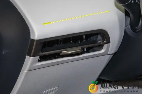 深蓝L06入门版实车曝光:预售1399万元,标配激光雷达+智驾-1