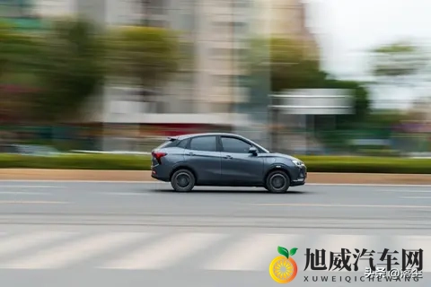 少妇被大黑捧猛烈进出A片：中年女性遭黑人猛力激战成人影片-1