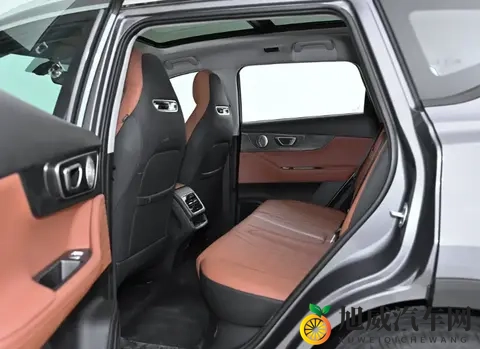 仅售799万！被人称为“平民版”路虎小卫士，实力媲美坦克300！-1