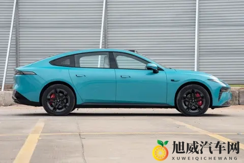 试驾东风奕派eπ007+既能扮酷又能顾家，不愧是智美超能轿跑-1