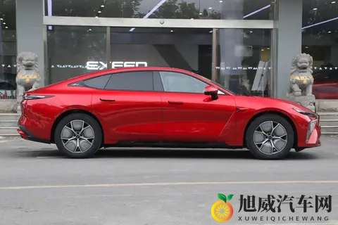 星纪元 ES：20-30 万新能源轿车，配置与价格匹配度如何？-2