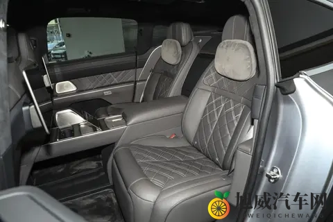 传统豪华车 “慌了”？蔚来 ET9 带着 “移动行政舱” 身份来踢馆！-3