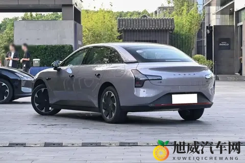 长安启源A06拿出诚意，配6C闪充+高规格悬架，小鹏M03接得住吗？-1