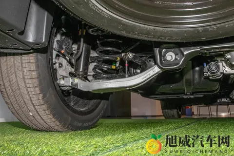 36万级大型6座SUV，配25T+8AT+四驱，实测油耗65L-1