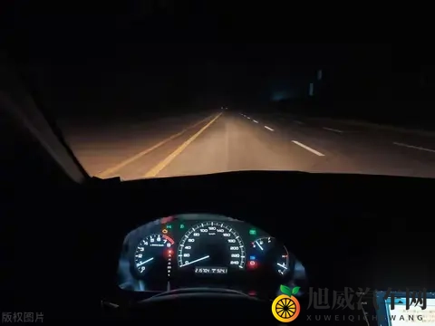 夜间开车的两大禁忌,很多人不知道,别等出事了才后悔不提前了解-2
