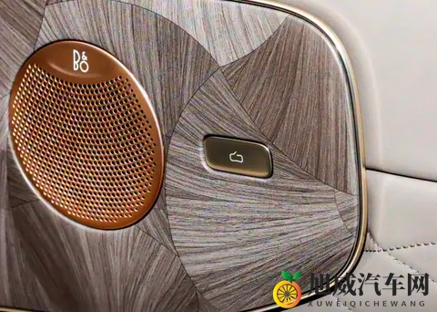 比问界M9尺寸更大续航更长 智己LS9的预售价简直贴脸开卷-1