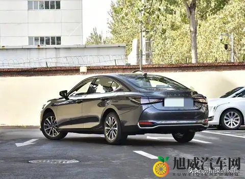雷克萨斯ES200特别版上市 3127万贴层膜贵128万-3