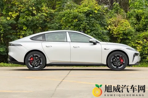 这款15万级四驱轿跑,37s破百,配激光雷达,轴距2915mm,太带劲-3