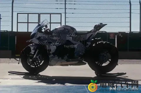 米兰车展丨213匹、极速300+国产最强仿赛,春风V4 SR-RR来了-2