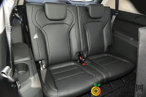 预算12万选插混？230km续航+电混四驱+露营套装，这SUV太值了-3