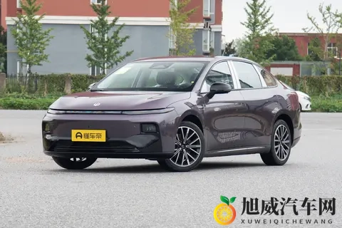 10万级家用轿车怎么选？零跑B01配激光雷达+8295芯片，香吗？-1