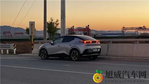 领克Z20持续热销，这波银色的精致细节拉高期待值-3