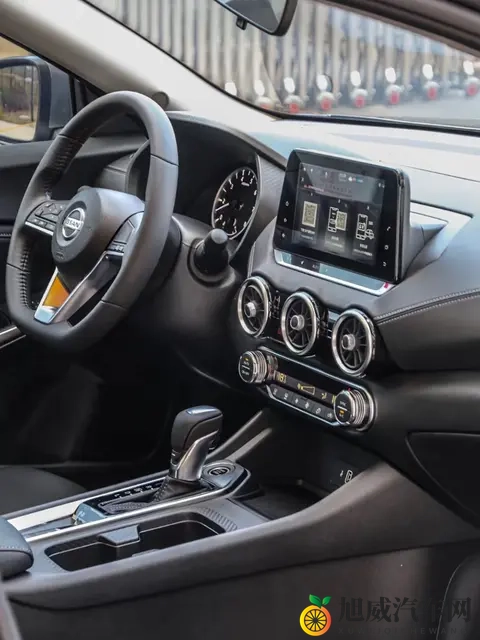 跑长途油费超300？轩逸实测：300公里花160，后排躺2小时不腰酸-3