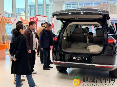 上汽旗舰智己LS9到店，销售直言光是维持秩序就已拼尽全力-1