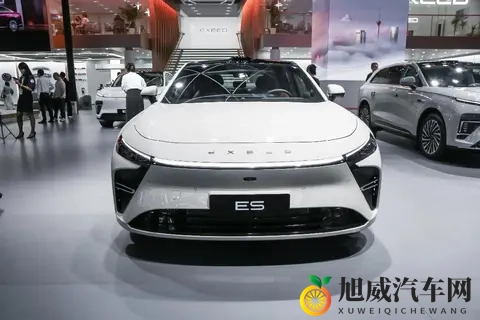 2025款星纪元ES 增程纯电可选，轴距3米，综合续航1645km-1