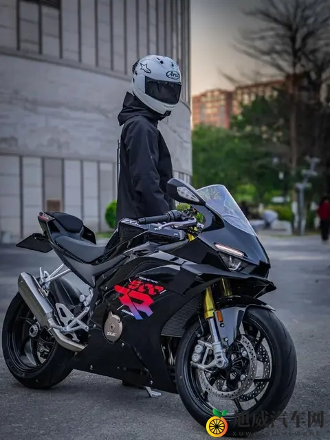 从工程师到品牌IP，张雪机车逆袭成国产摩托新变量-1