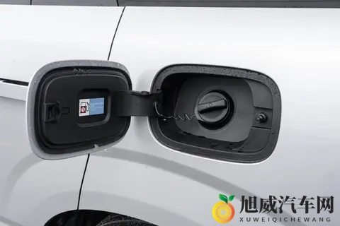 腾势N8L实力无短板,主流家庭豪华出行的理想选择-1