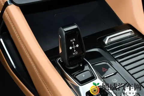 燃油大五座实力派？领克09四驱探索版：安全、豪华、性能全拉满​-3