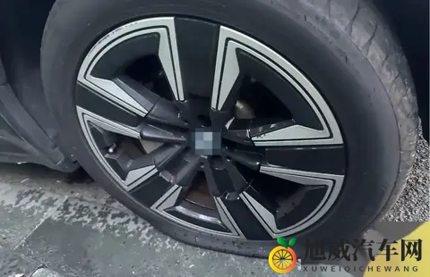 轮胎扎钉继续开有多危险？3分钟判断“拔”还是“留”-3