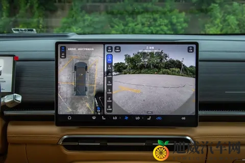 插混中大型MPV,15T插混动力+四驱,体验26款岚图梦想家-1