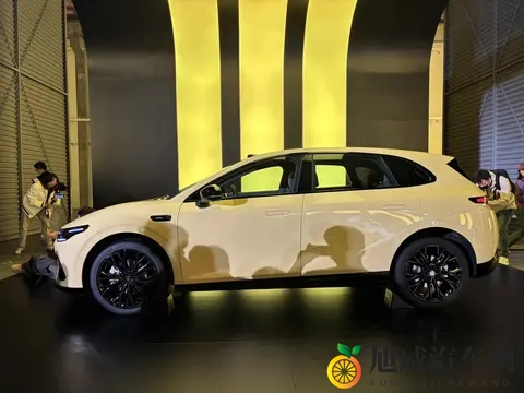 年轻人第一台电动小钢炮？零跑Lafa5预售1058万元起，零百6秒级-1