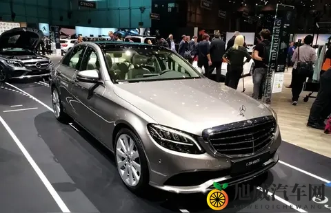 22万起抄底奔驰C级!S级配置下放+8295芯片,还看3系?-1